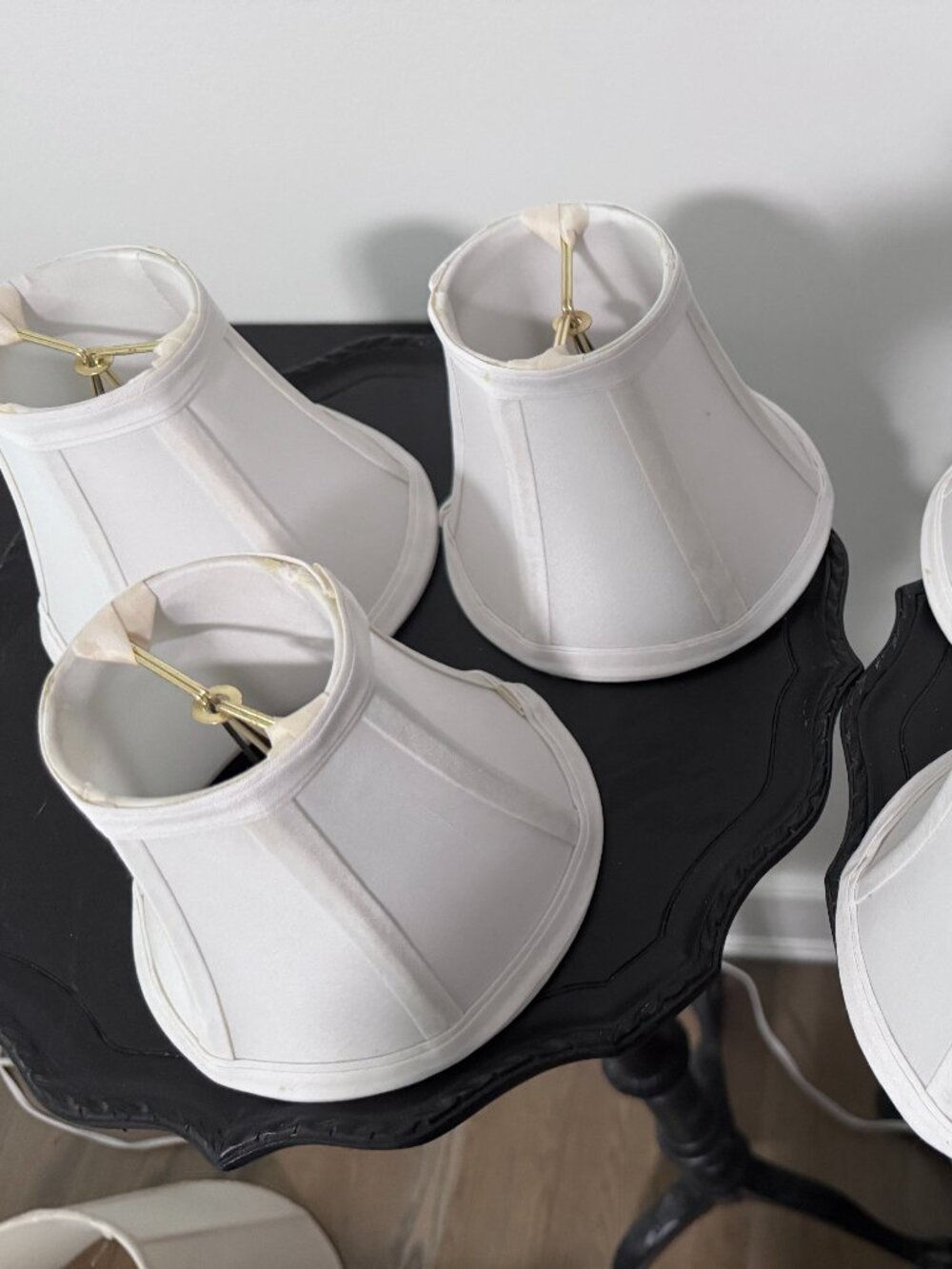 Off-White Silk Bell Chandelier Shades (6x), Brass Colored Clip-On,Spider Fitting - Picture 4 of 6